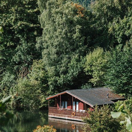 Herons Lake Retreat Hot Tub Lodges Caerwys Buitenkant foto