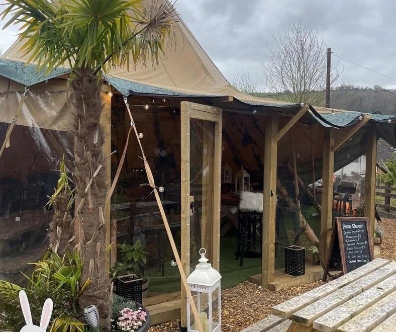 Herons Lake Retreat Hot Tub Lodges Caerwys Buitenkant foto