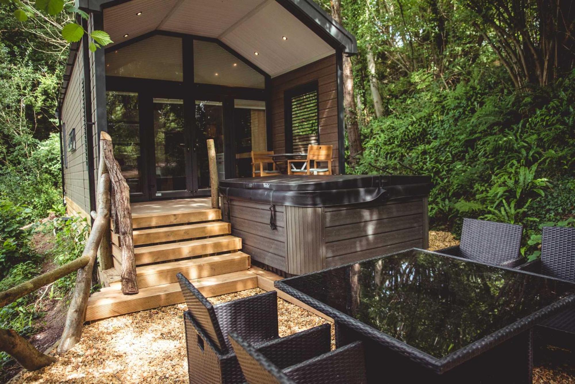 Herons Lake Retreat Hot Tub Lodges Caerwys Buitenkant foto