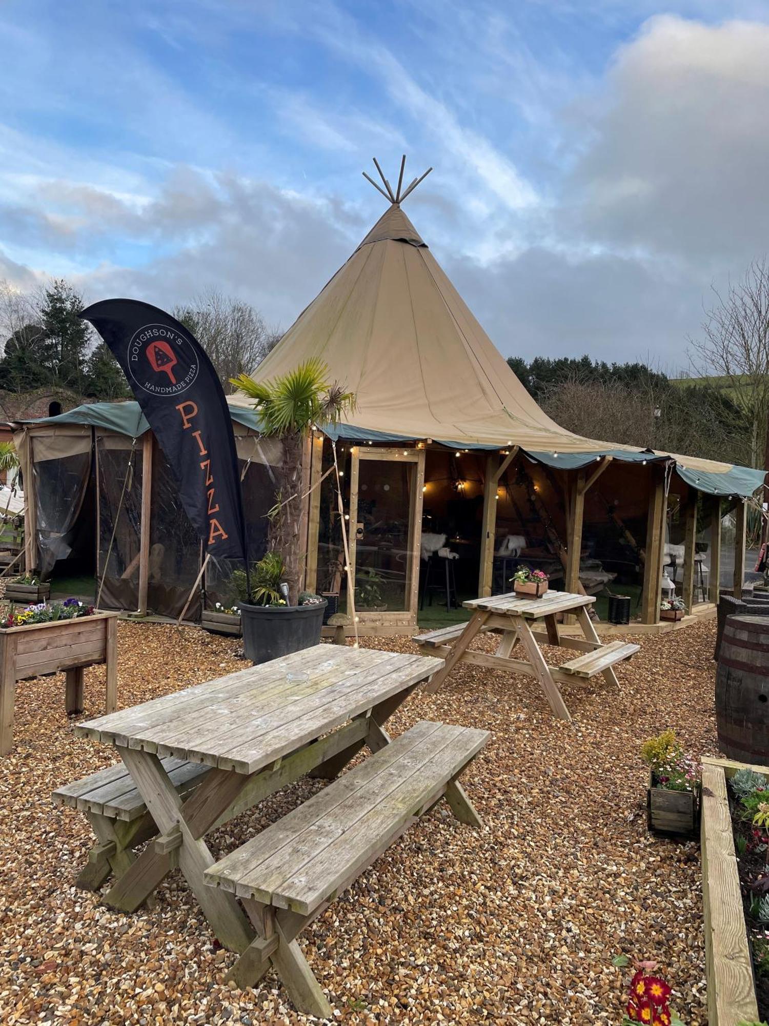 Herons Lake Retreat Hot Tub Lodges Caerwys Buitenkant foto
