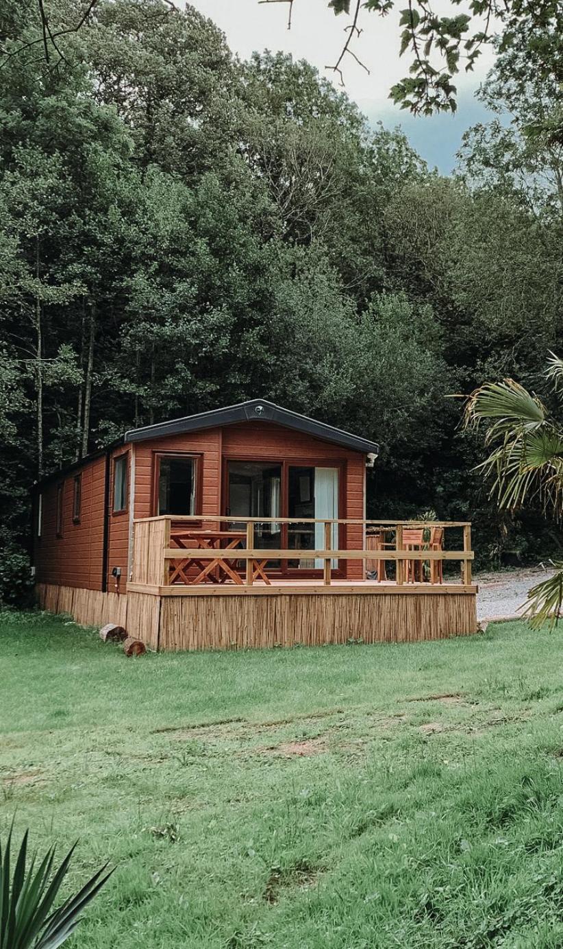 Herons Lake Retreat Hot Tub Lodges Caerwys Buitenkant foto