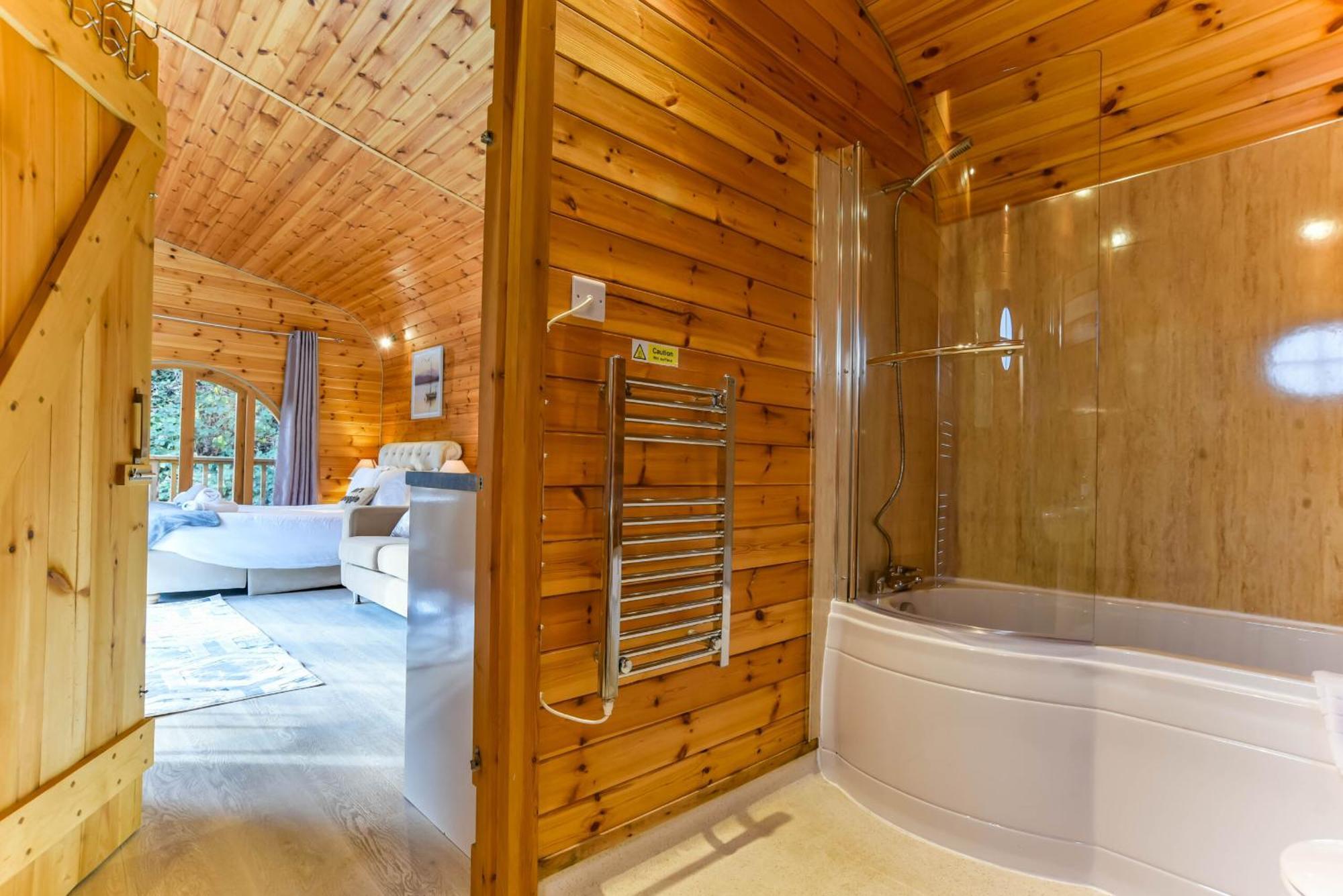 Herons Lake Retreat Hot Tub Lodges Caerwys Buitenkant foto
