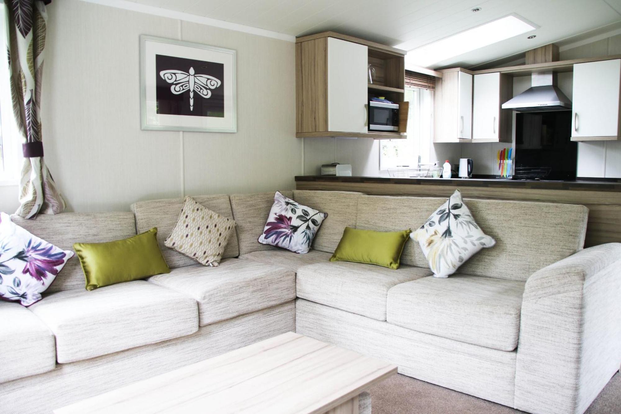 Herons Lake Retreat Hot Tub Lodges Caerwys Buitenkant foto