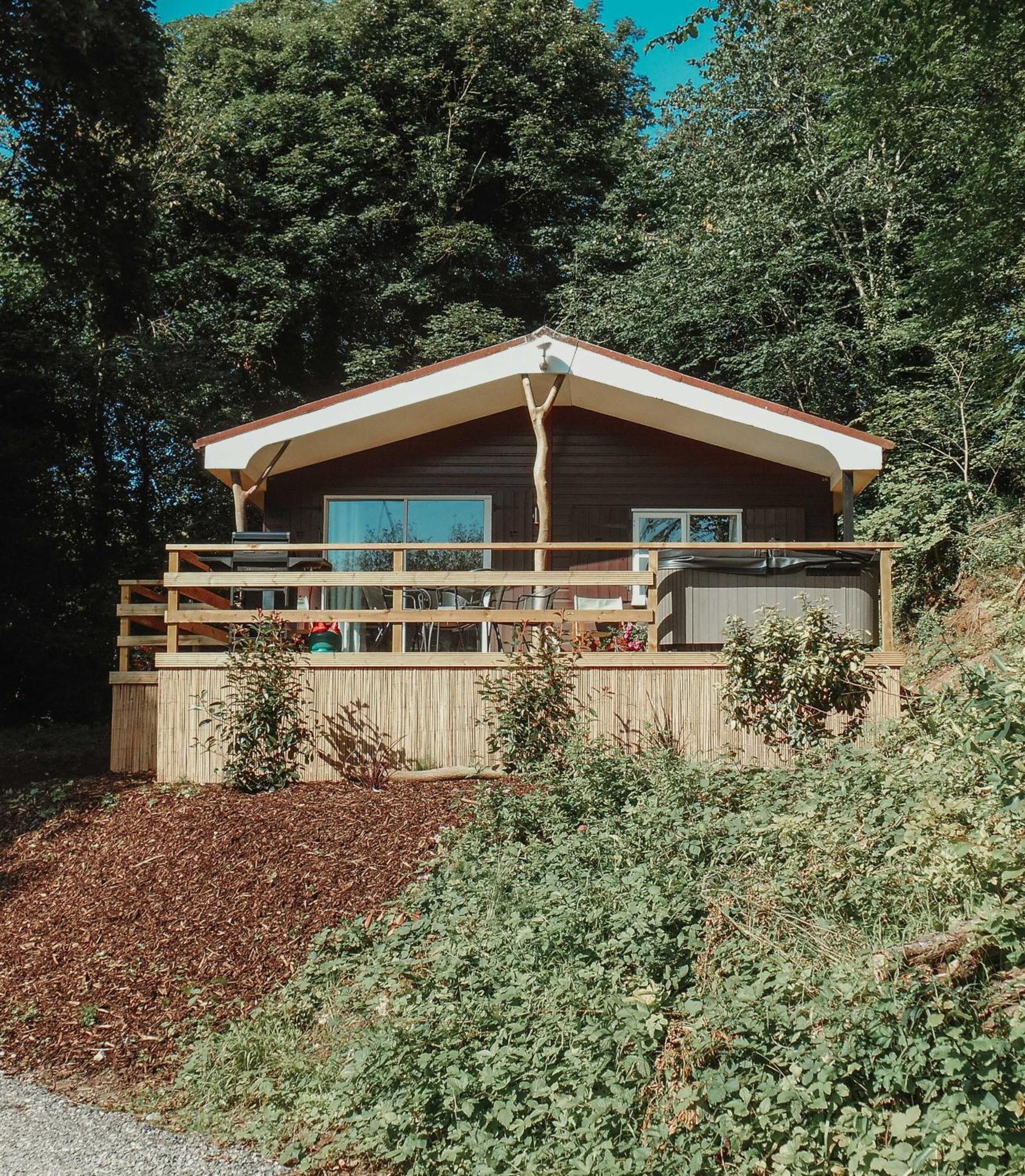 Herons Lake Retreat Hot Tub Lodges Caerwys Buitenkant foto