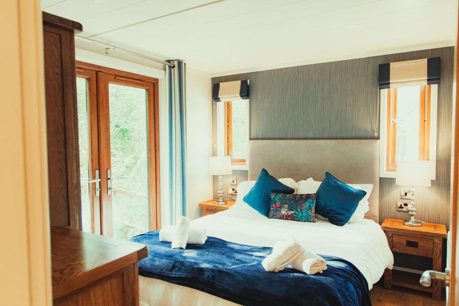 Herons Lake Retreat Hot Tub Lodges Caerwys Buitenkant foto