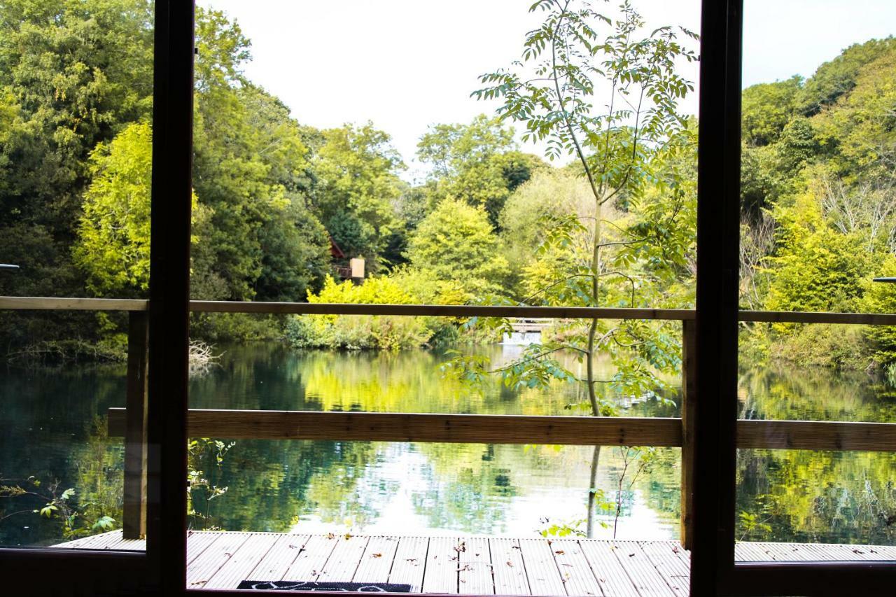 Herons Lake Retreat Hot Tub Lodges Caerwys Buitenkant foto